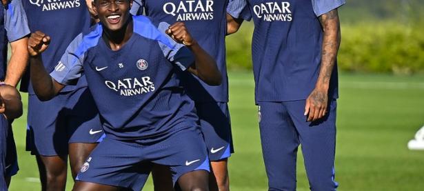 28圈-巴黎圣日耳曼训练开放日，清晨止住颓势引欢呼，NBA季后赛在即，身体对抗强度拉满的简单介绍