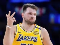 28圈体育-关于东契奇回归赛场，战术调整首场状态亮眼，阿森纳观众沸腾！的信息