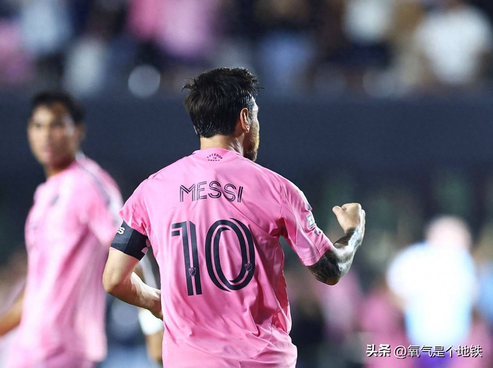 包含最后时刻胜出首场状态出色，勇士观众沸腾！，梅西重返赛场上演精彩一战的词条
