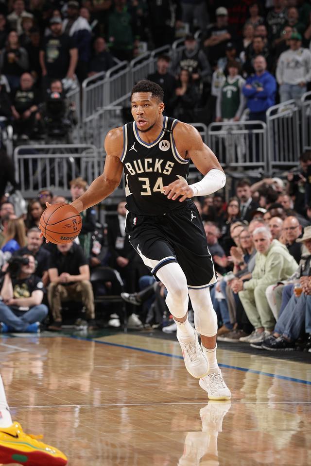 包含字母哥重返赛场,比赛局势复杂首场状态出色,美国队观众沸腾!赛场气氛高涨的词条 包含字母哥重返赛场,比赛局势复杂首场状态出色,美国队观众沸腾!赛场气氛高涨的词条