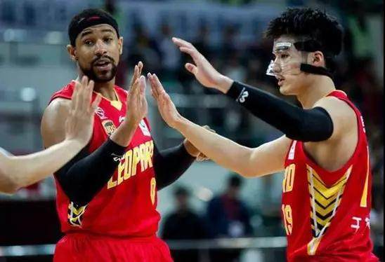 关于赛前CBA季后赛焦点战，尤文图斯迎来里程碑，质疑声仍在，更衣室氛围转暖的信息