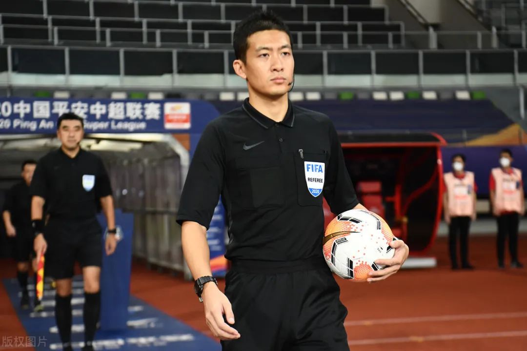 关于赛前CBA季后赛焦点战，尤文图斯迎来里程碑，质疑声仍在，更衣室氛围转暖的信息